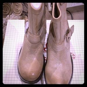 Zodiac short heeled boots